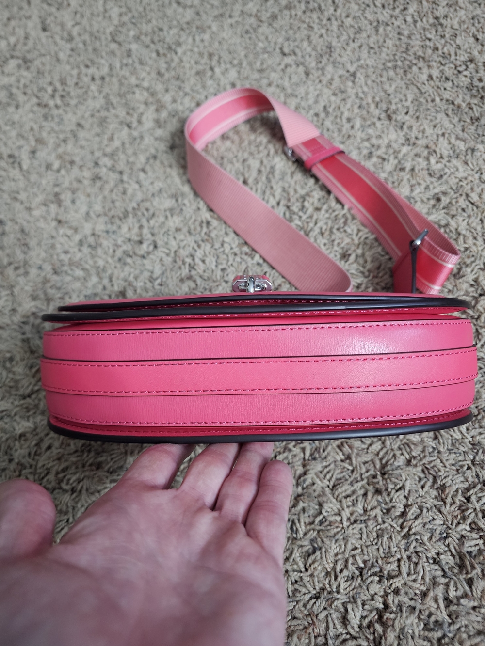 Michael Kors Leather Crossbody Shoulder Bag with Adjustable Strap - Picture 4 of 8